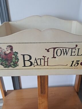 Vintage-Inspired Bath Towel Holder in Cream
